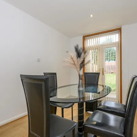Pass The Keys Divine Spring Escape - Spacious Home-roundhay Park * Leeds (West Yorkshire)