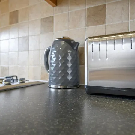 Pass The Keys Divine Spring Escape - Spacious Home-roundhay Park Holiday home