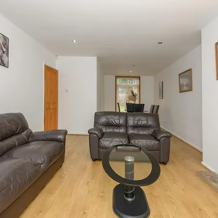 Pass The Keys Divine Spring Escape - Spacious Home-roundhay Park Holiday home *