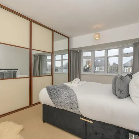 Pass The Keys Divine Spring Escape - Spacious Home-roundhay Park Holiday home Leeds (West Yorkshire)
