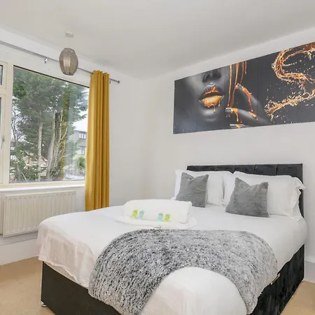 Pass The Keys Divine Spring Escape - Spacious Home-roundhay Park Holiday home *