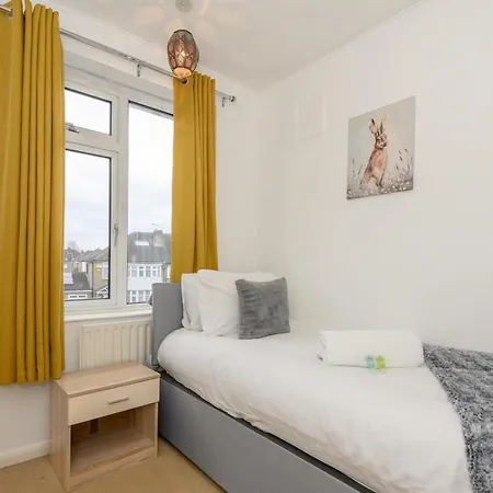 Holiday home Pass The Keys Divine Spring Escape - Spacious Home-roundhay Park *