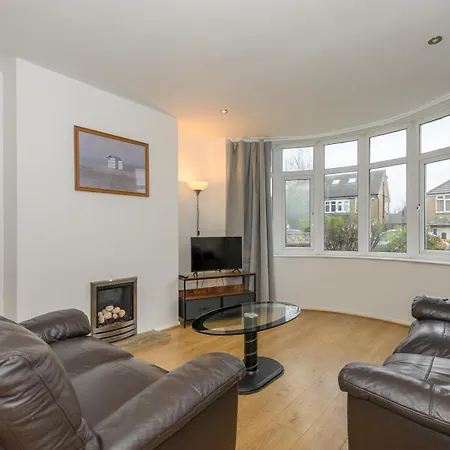 Pass The Keys Divine Spring Escape - Spacious Home-roundhay Park Holiday home Leeds (West Yorkshire)