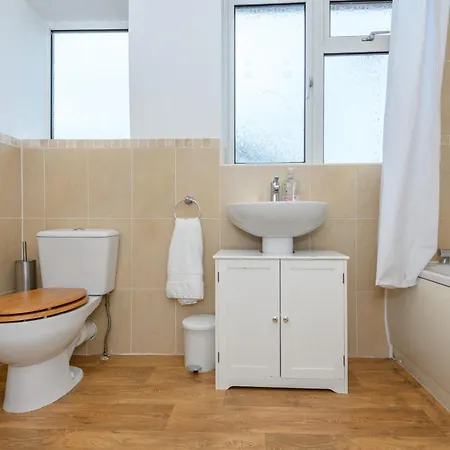 Pass The Keys Divine Spring Escape - Spacious Home-roundhay Park Leeds (West Yorkshire)