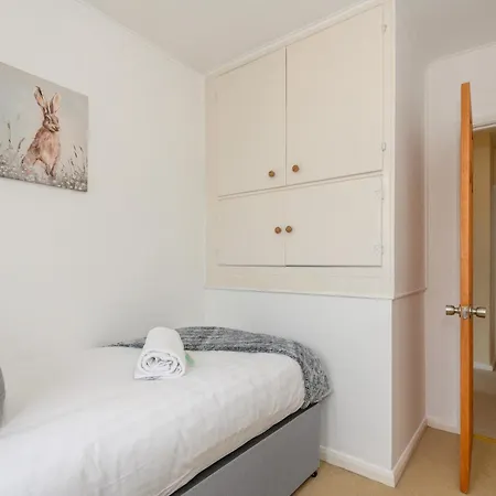 Pass The Keys Divine Spring Escape - Spacious Home-roundhay Park * Leeds (West Yorkshire)