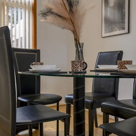 Pass The Keys Divine Spring Escape - Spacious Home-roundhay Park Holiday home *