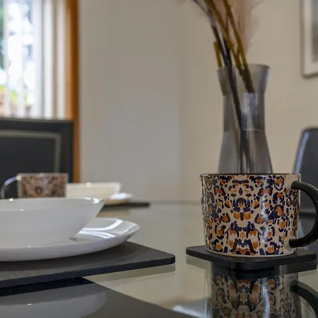 Pass The Keys Divine Spring Escape - Spacious Home-roundhay Park *